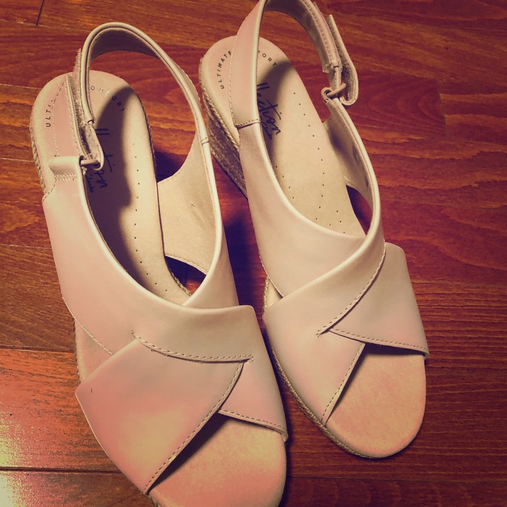 Band new wedge sandal